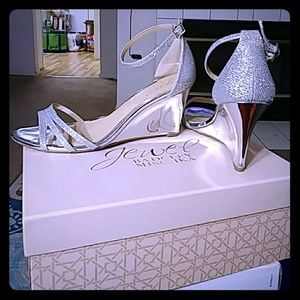 Antonette Silglitter by Jewel Badgley Mischka